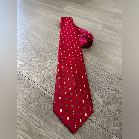 Red tie men - Picture 2 of 3